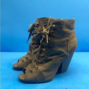 Fioni faux Suede Gray Booties Heeled Lave Front side Zipper size 7.5 Shoes